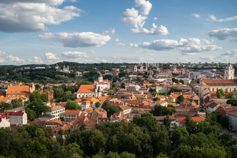 Kas didesnė Lietuva ar Latvija?